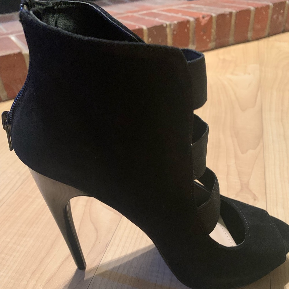 New dollhouse black heels
